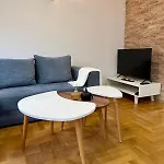 아파트 Comfortable Urban Anikal With Free Parking